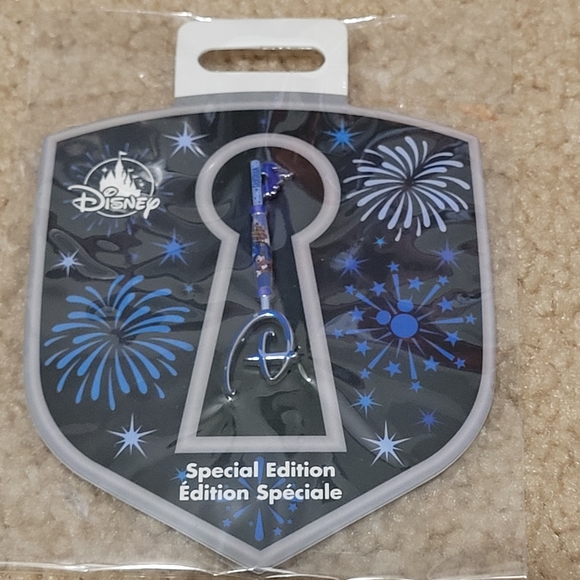 Disney Store Key Pin Lot of 7 NWT Sorcerer Mickey, Opening Key, Pluto - Picture 2 of 4